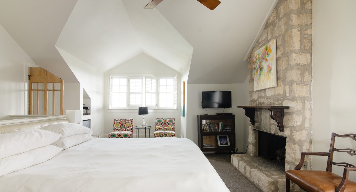 King Bed in Wallace King Room