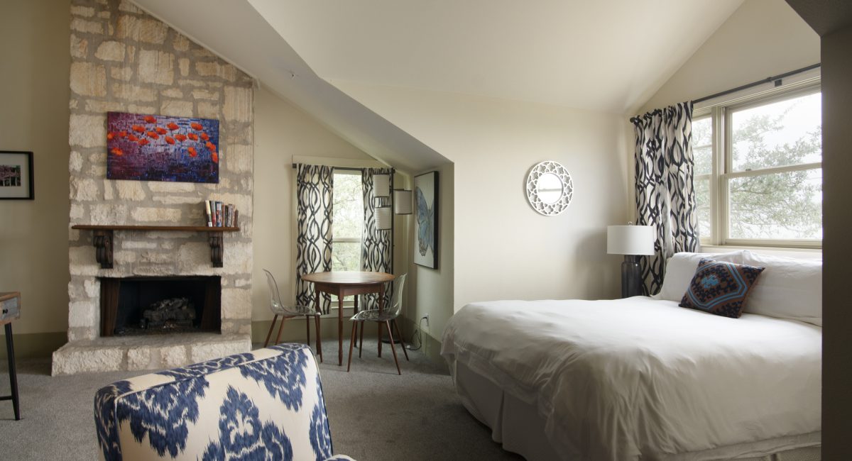 One Queen Bed in the Schlemmer Two Queen Room